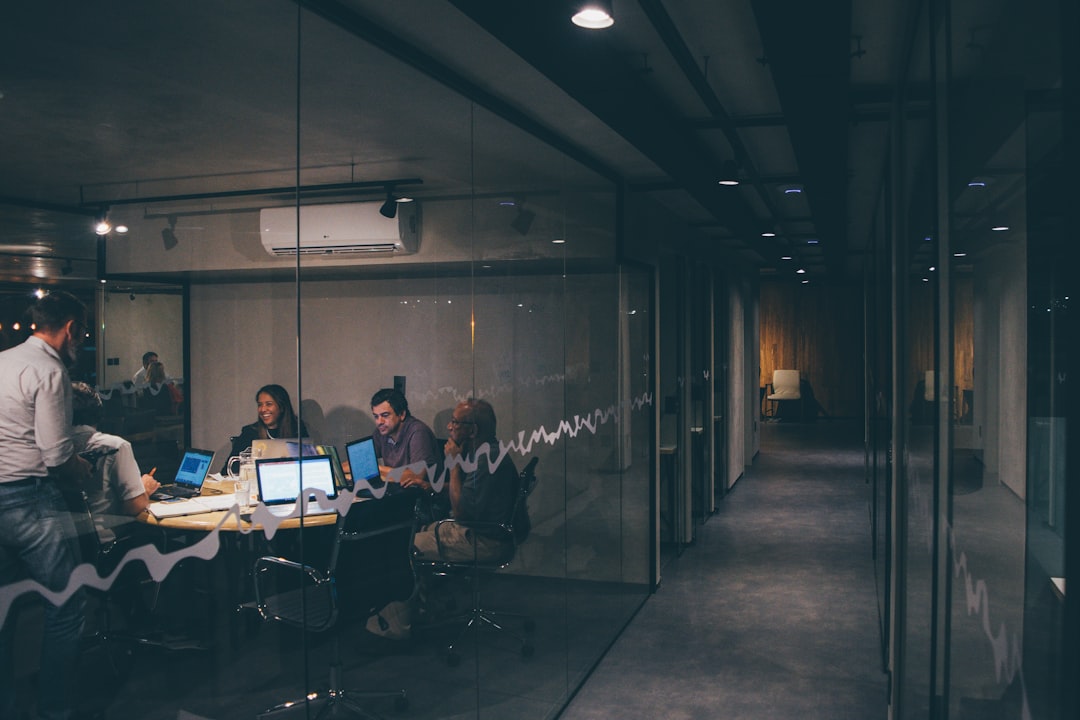 Wat doet een digital agency en waarom werken zoveel bedrijven ermee?